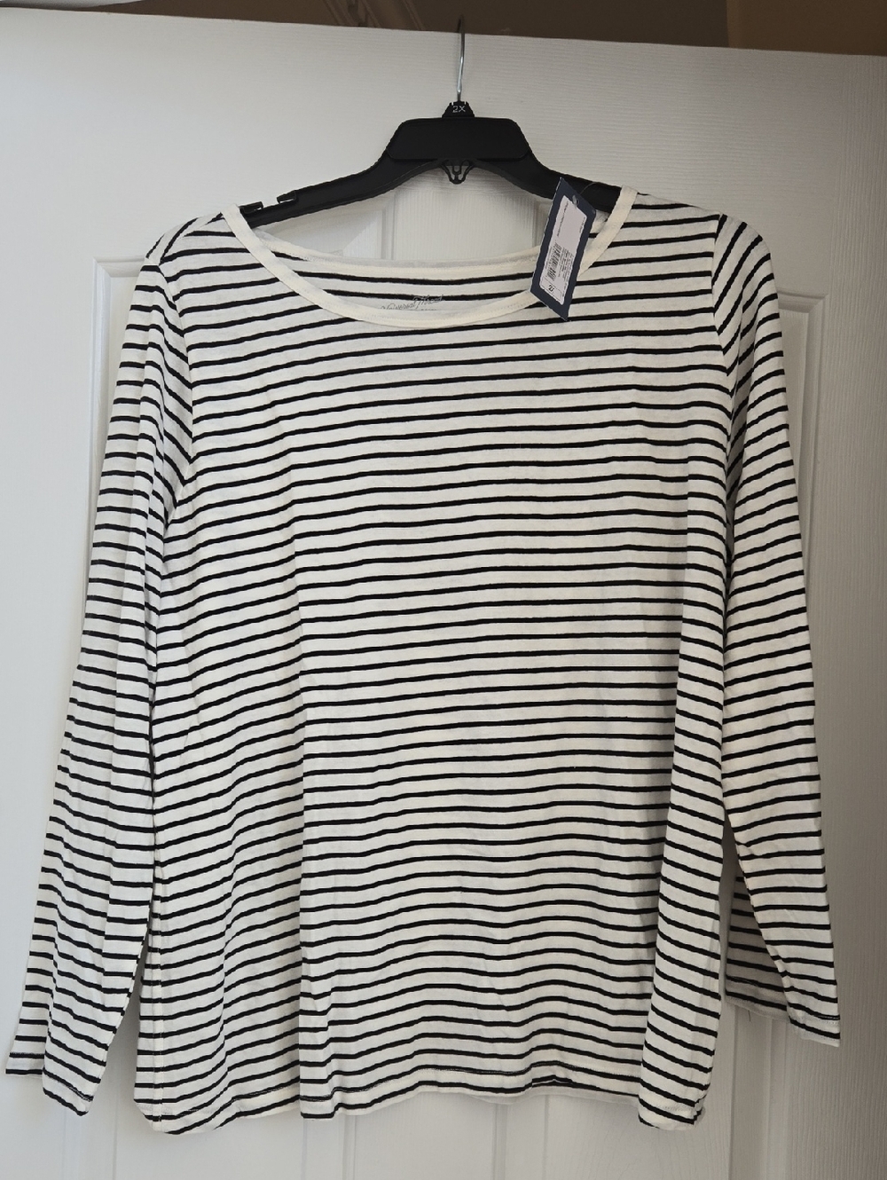 2x Women’s Black & White Striped Long-Sleeve Top